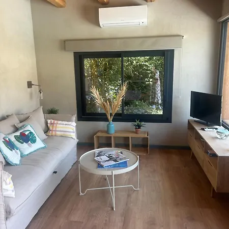Δωμάτια σε οικογενειακή κατοικία La Maison De Robin